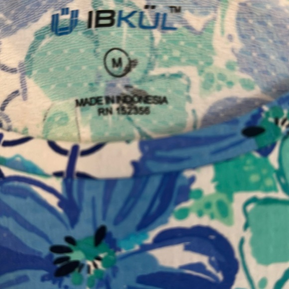 Women’s IBKUL Eloise Print Long Sleeve Floral & Geometric Pattern Athlete Top - Picture 4 of 7